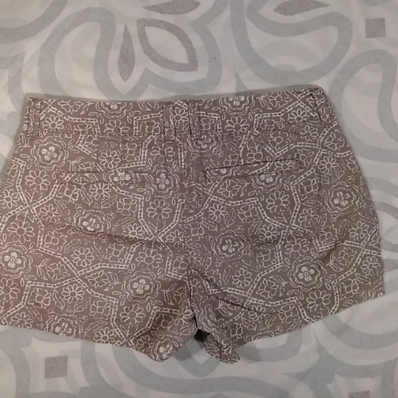 Old Navy  short size 4 - Picture 4 of 8